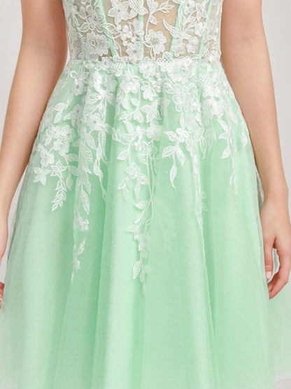 A-Line/Princess Spaghetti Straps Short Cocktail Dresses with Lace Appliques