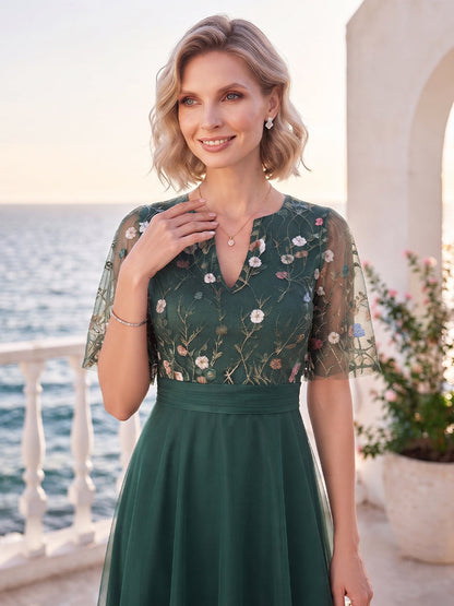 A-Line/Princess  V-Neck  Short Sleeves  Tulle  Floor-Length  Mother of the Bride Dresses  with Lace