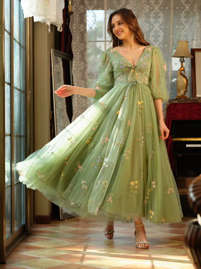 A-Line/Princess V-Neck Tulle Prom Dresses with Bowknot & Embroidery