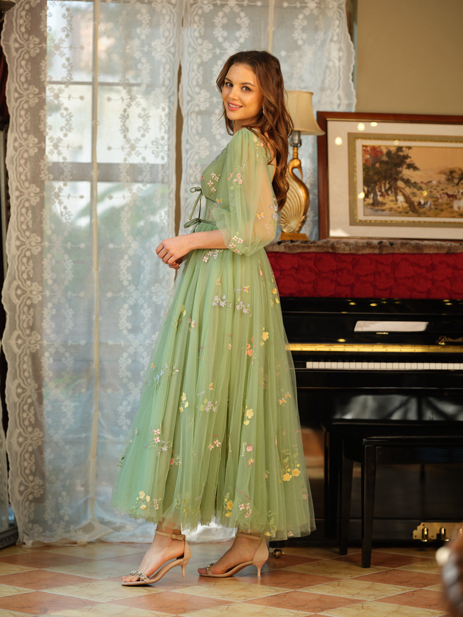 A-Line/Princess V-Neck Tulle Prom Dresses with Bowknot & Embroidery