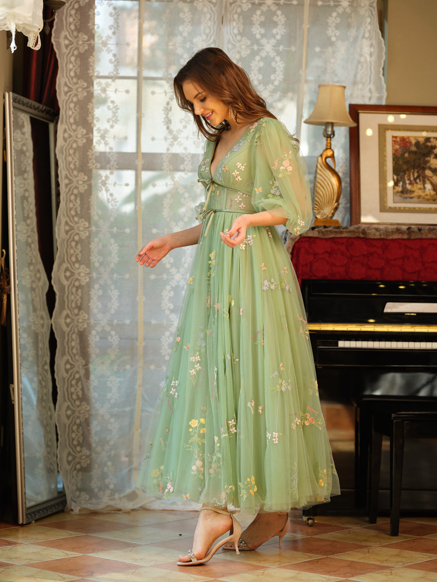 A-Line/Princess V-Neck Tulle Prom Dresses with Bowknot & Embroidery